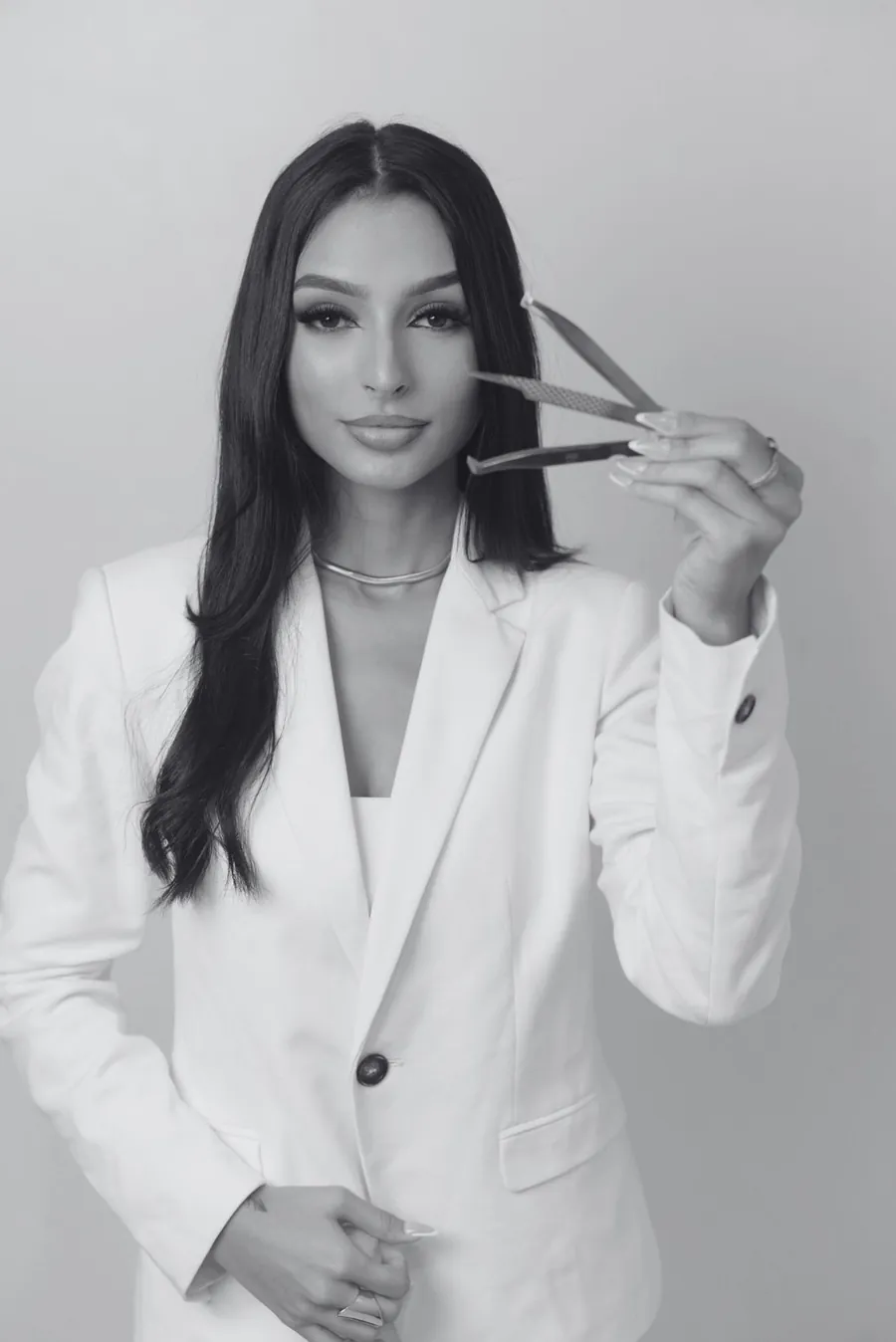 Larissa Alencar em retrato preto e branco